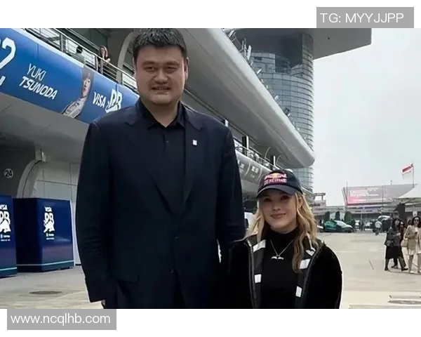 伊能静与姚明亲密合影展现友谊与合作的美好瞬间 伊能静与姚明亲密合影展现友谊与合作的美好瞬间