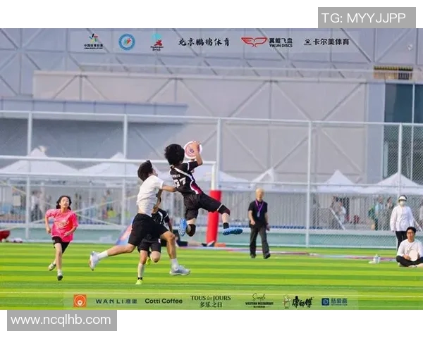 北京飞盘队在世界滑板锦标赛中以90分高居积分榜首位 北京飞盘队在世界滑板锦标赛中以90分高居积分榜首位