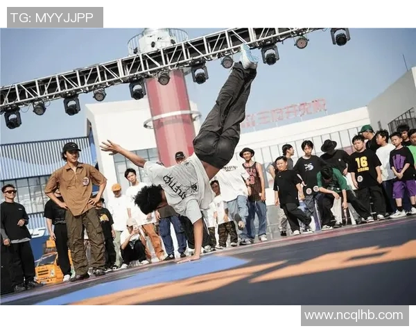 南京滑板队在全国街舞大赛中逆袭成功展现青春活力与团队精神 南京滑板队在全国街舞大赛中逆袭成功展现青春活力与团队精神