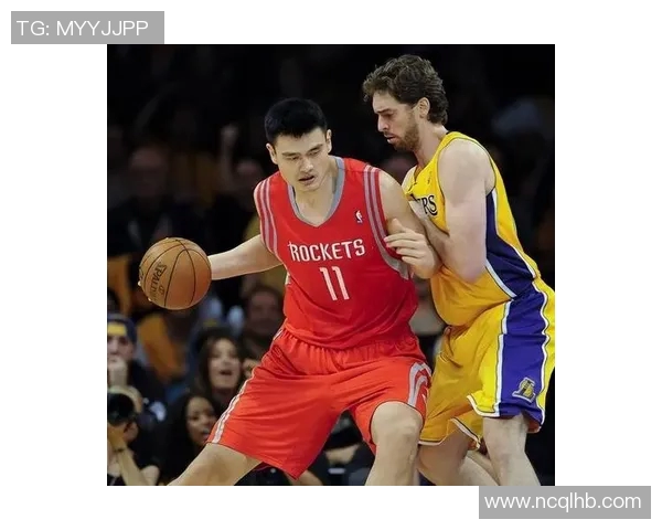 姚明单换引发的篮球交易风波及其对NBA格局的深远影响分析 姚明单换引发的篮球交易风波及其对NBA格局的深远影响分析