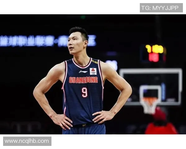 易建联在CBA联赛中表现抢眼，成为球队最强支撑